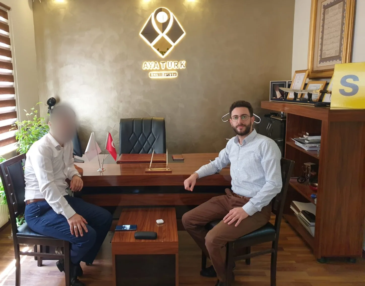 استقبال أحد عملائنا في مكتب آية تورك