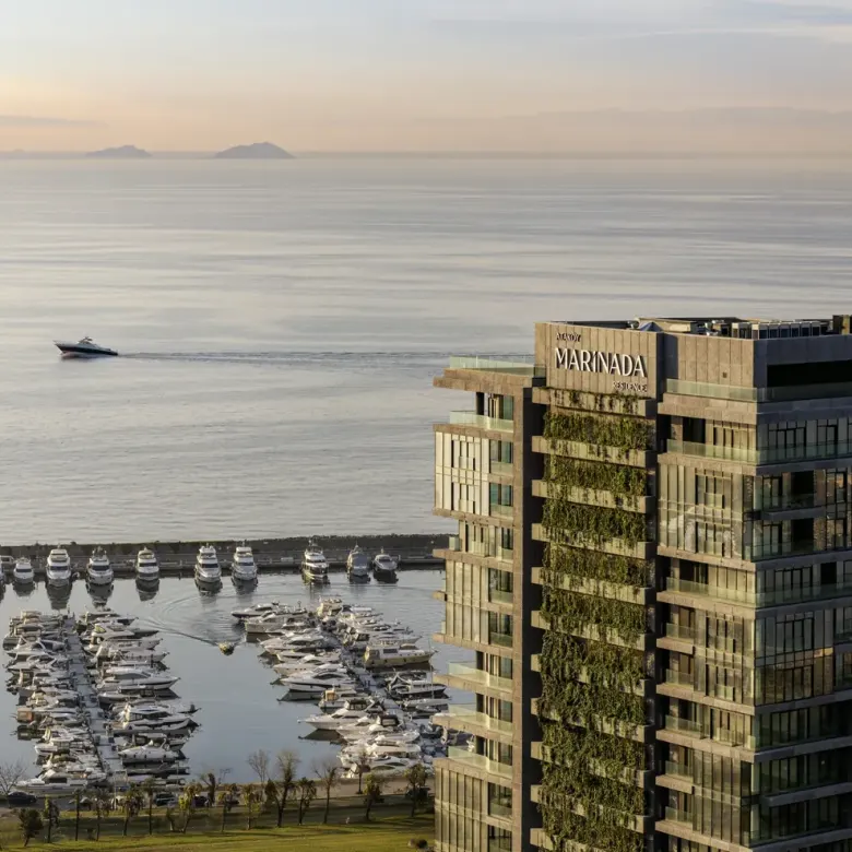 مشروع مارينادا أتاكوي Marinada Ataköy في اسطنبول - البرج والمرسى عند الغروب
